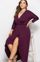Vestido feminino plus size liso profundo em V