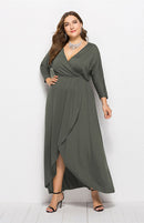 Vestido feminino plus size liso profundo em V
