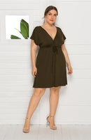 Vestido feminino plus size profundo em V sólido