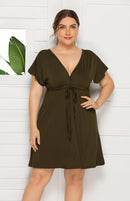 Vestido feminino plus size profundo em V sólido