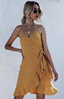Vestido de praia estampado com babados e amarração