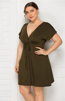 Vestido feminino plus size profundo em V sólido