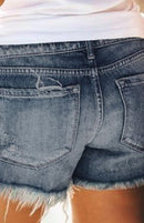 Short jeans feminino cintura alta com franjas recortadas
