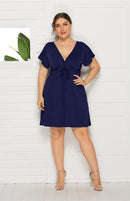 Vestido feminino plus size profundo em V sólido