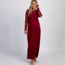 Vestido feminino maxi para gestante com decote adornado em renda e mangas compridas