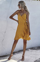 Vestido de praia estampado com babados e amarração