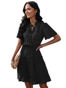 Vestido feminino solto com babados gola alta