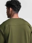 Camiseta masculina tamanho grande essencial de cor sólida