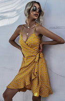 Vestido de praia estampado com babados e amarração