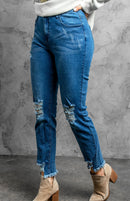 Jeans skinny feminino de cintura alta modelando totalmente
