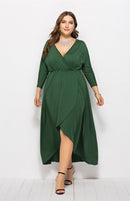 Vestido feminino plus size liso profundo em V