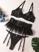 Saia pequena sutiã bordado cinta-liga de três peças roupa interior sexy